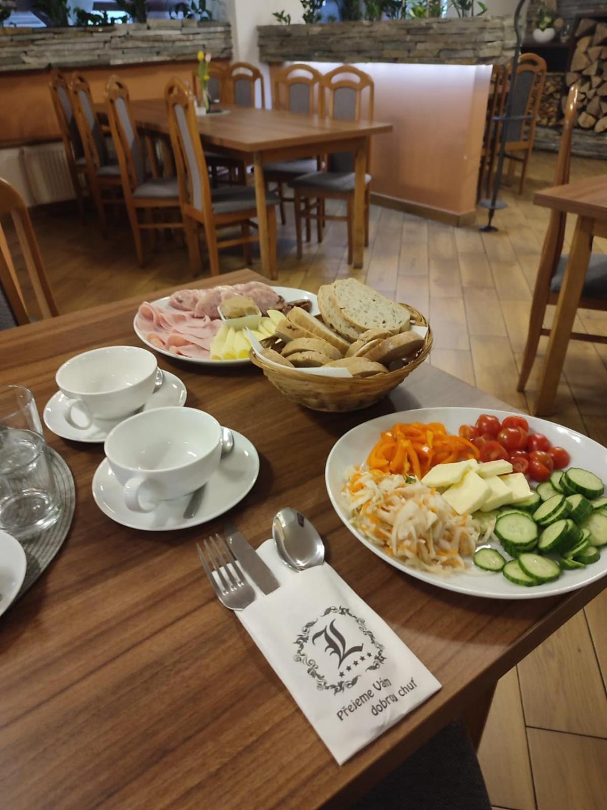 Restaurace A Penzion Lutena Dolni Lutyne Eksteriør bilde